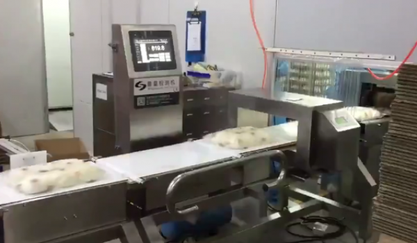 自動(dòng)檢重秤+金屬探測+掃碼識別 實(shí)現(xiàn)自動(dòng)檢重掃碼一體智能化化